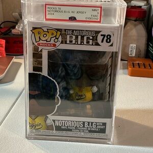 Funko Pop! Rocks Notorious B.I.G. with Jersey - Black and Yellow
